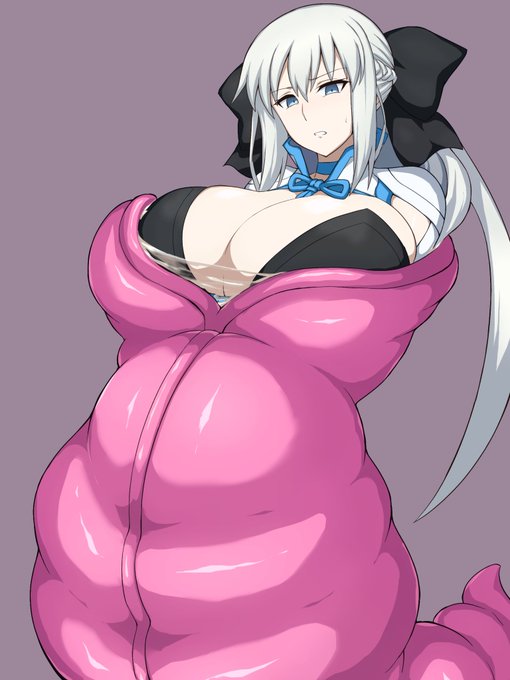 寝袋みたいな魔物に丸呑みされるモルガン 