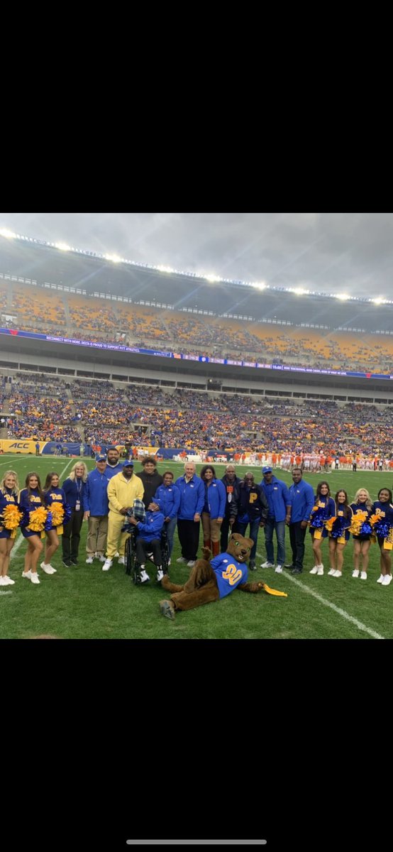 lisaauld's tweet photo. What a great day to celebrate these Hall of Famers! 💙💛
Big win ⁦@Pitt_FB⁩ 👏🏼👏🏼👏🏼 https://t.co/lLrRKscU77