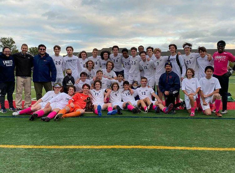 wearesoccer_mi's tweet photo. 2021 #MHSAA Boys Soccer Tournament
Division 4️⃣
District #️⃣5️⃣6️⃣ Champions 

🏆 University Liggett HS 🏆

Congratulations to @LiggettSports on winning their District! https://t.co/vtJD09p6tg