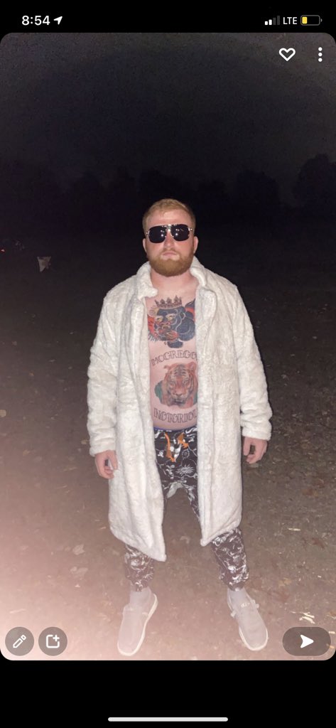 maxwell_adelman's tweet photo. Who da fook is that guy??? @TheNotoriousMMA https://t.co/LiISohtuko