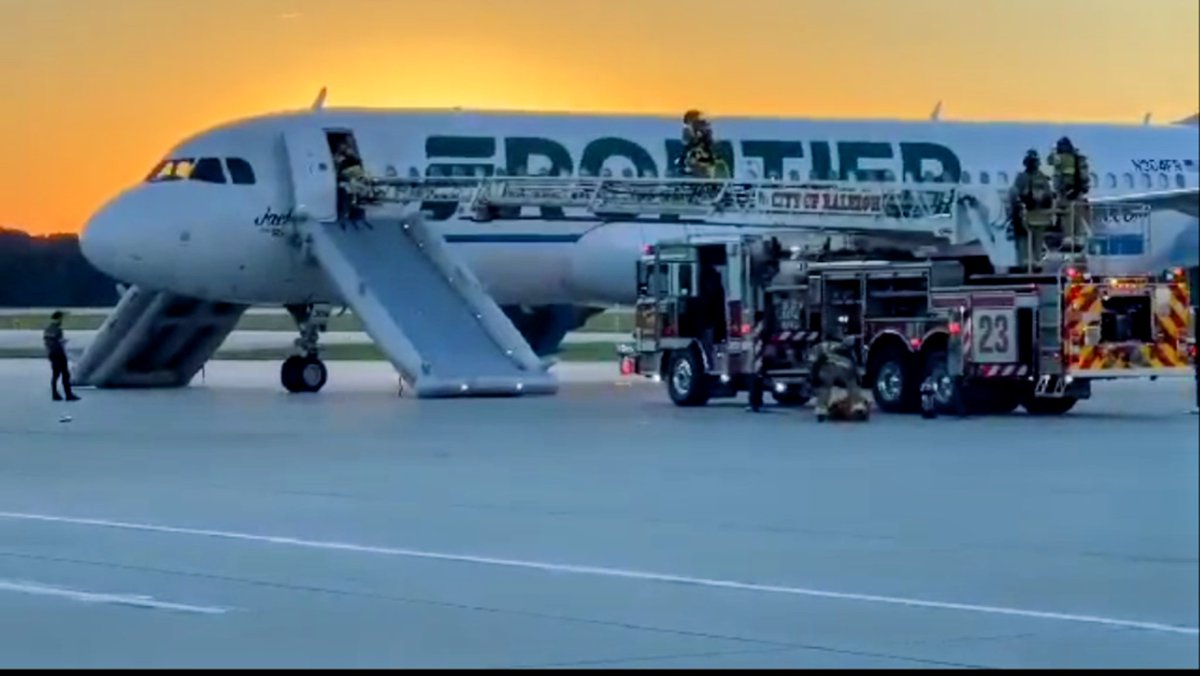 RaleighScan's tweet photo. Aircraft Emergency landing at RDU 
F91159 from Norfolk to Orlando
Smoke in the cabin https://t.co/O2uAlXCEwG