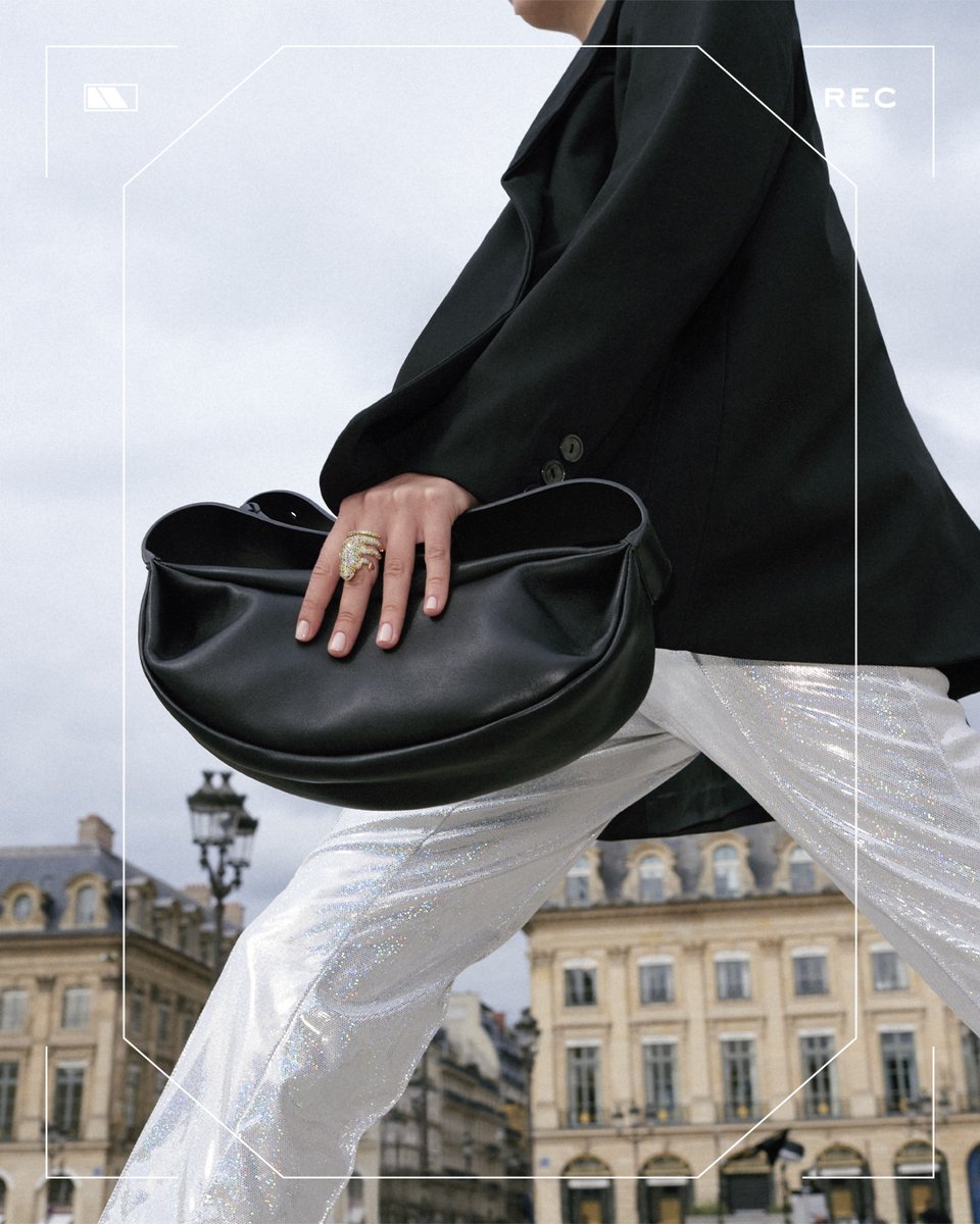 BoucheronJapan's tweet photo. みんなの目線はカメレオンのリングにくぎ付け！
#ブシュロン
#アニマルコレクション
#AnimallyYours
https://t.co/EvbkgtxNDD https://t.co/vHRJQ8thL5