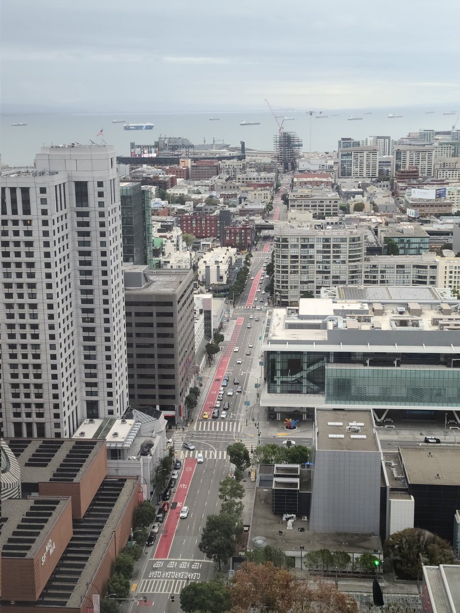 robr0013's tweet photo. Views from our room (35th floor). The zoomed photo is Oracle Park. https://t.co/wX83GveyRe