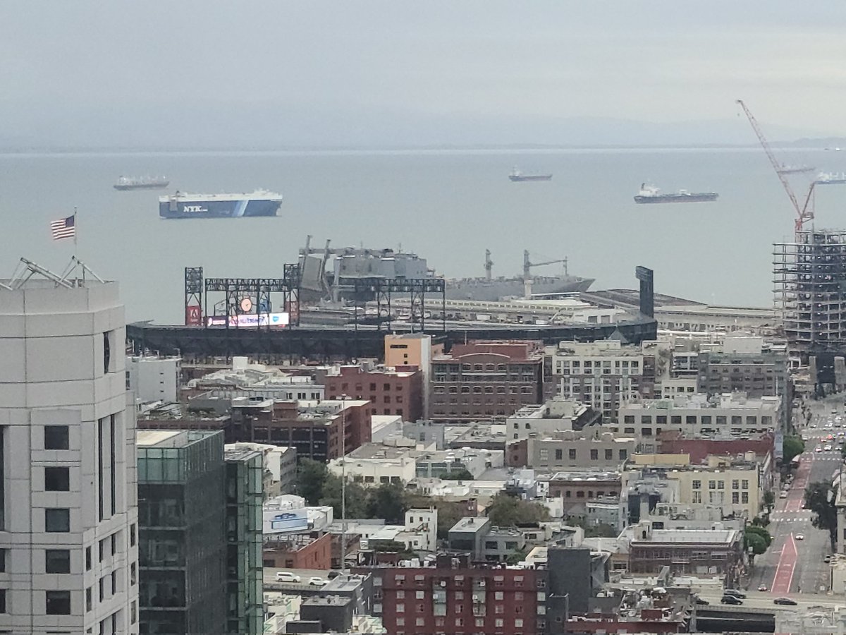 robr0013's tweet photo. Views from our room (35th floor). The zoomed photo is Oracle Park. https://t.co/wX83GveyRe