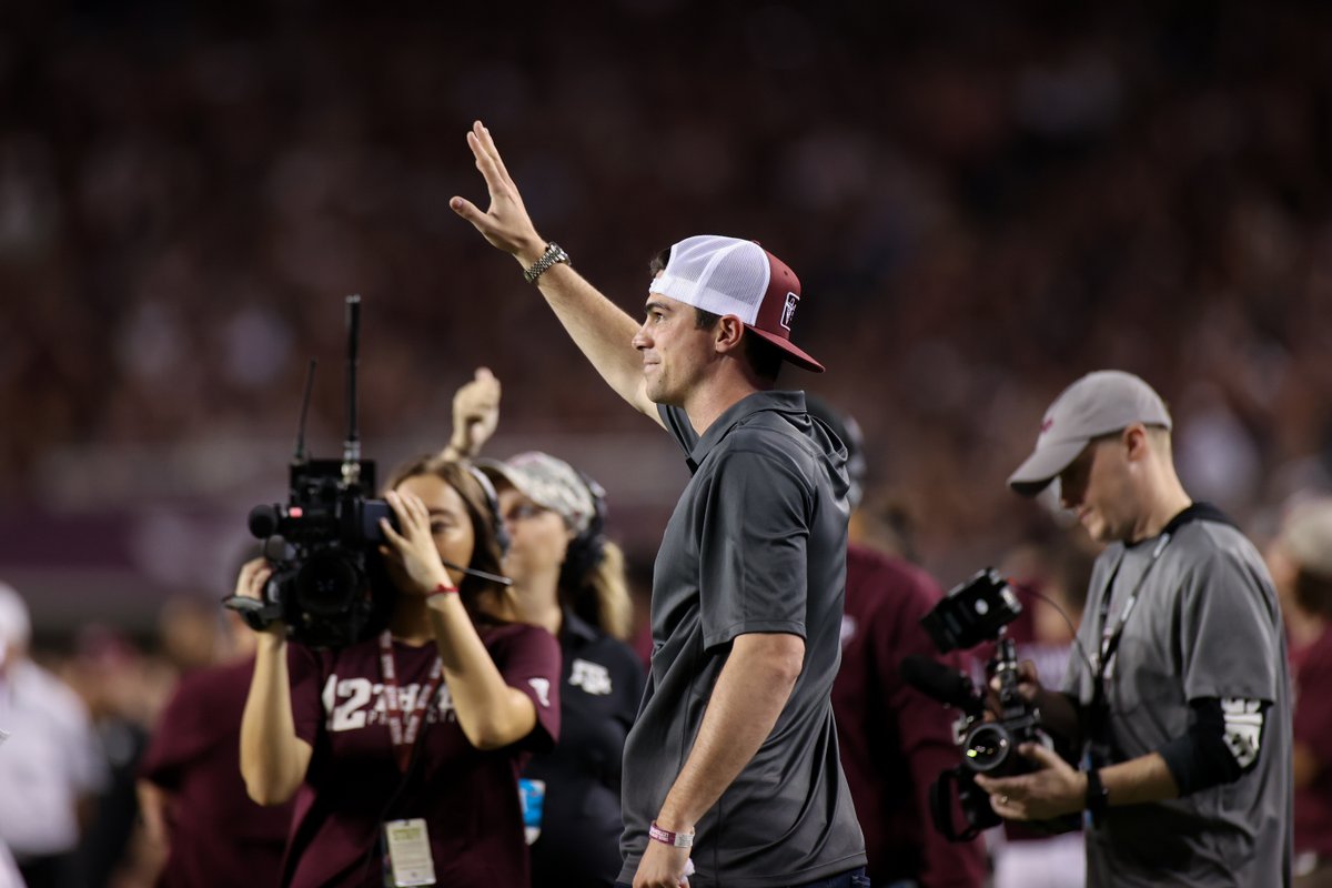 AggieBaseball's tweet photo. Win the pennant ✅
Catch some @AggieFootball 👍

Welcome back, @BrooksRaley! 

#GigEm https://t.co/MWdWm0CoSi