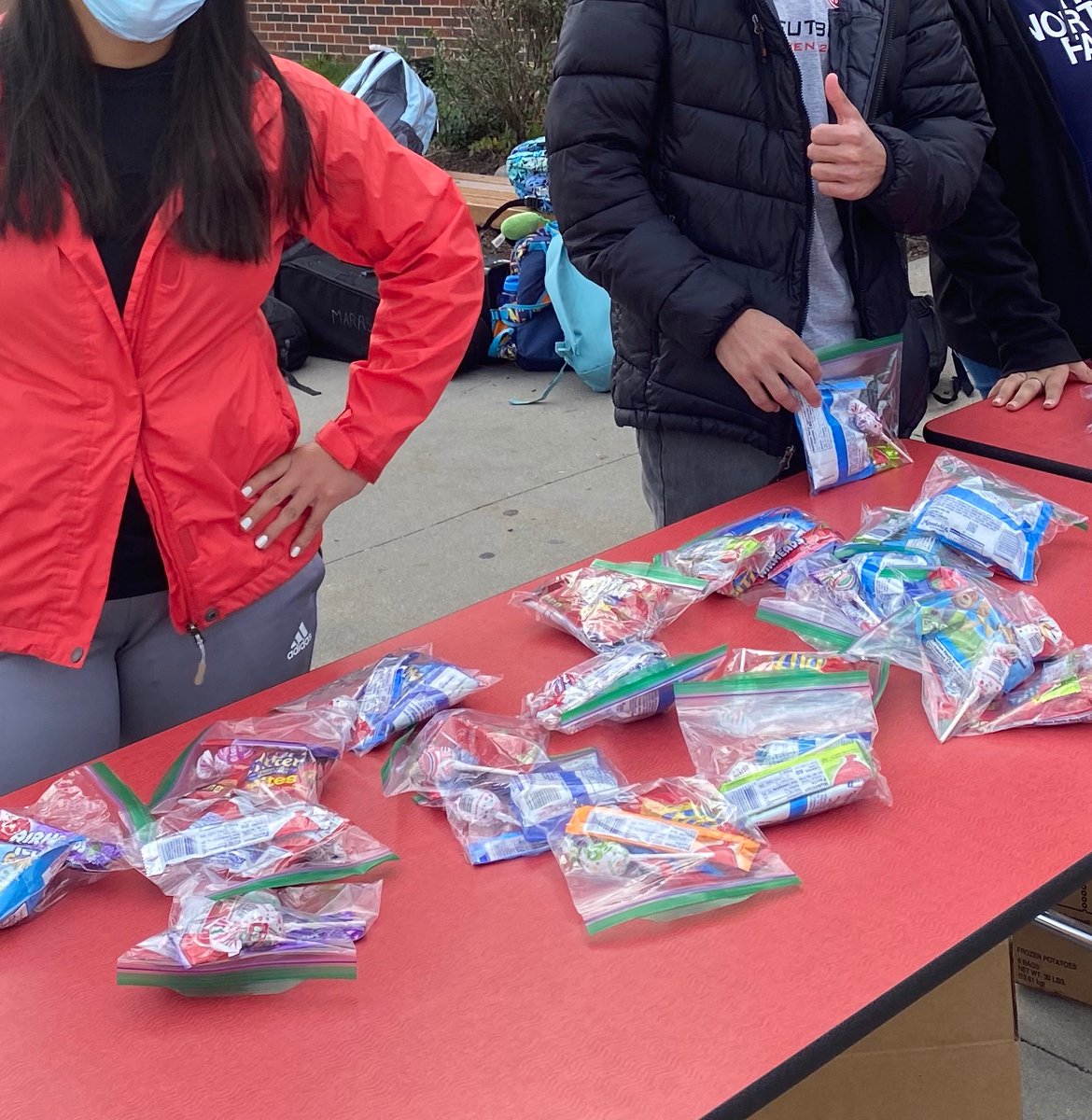 OPS_RMMARRS's tweet photo. The Marrs attendance team recognized students who have missed 1 or less days of school during 1st quarter.  Students received treats and were able to play games outside on a beautiful day.  #LifeonMarrs https://t.co/YWloX7w8qC