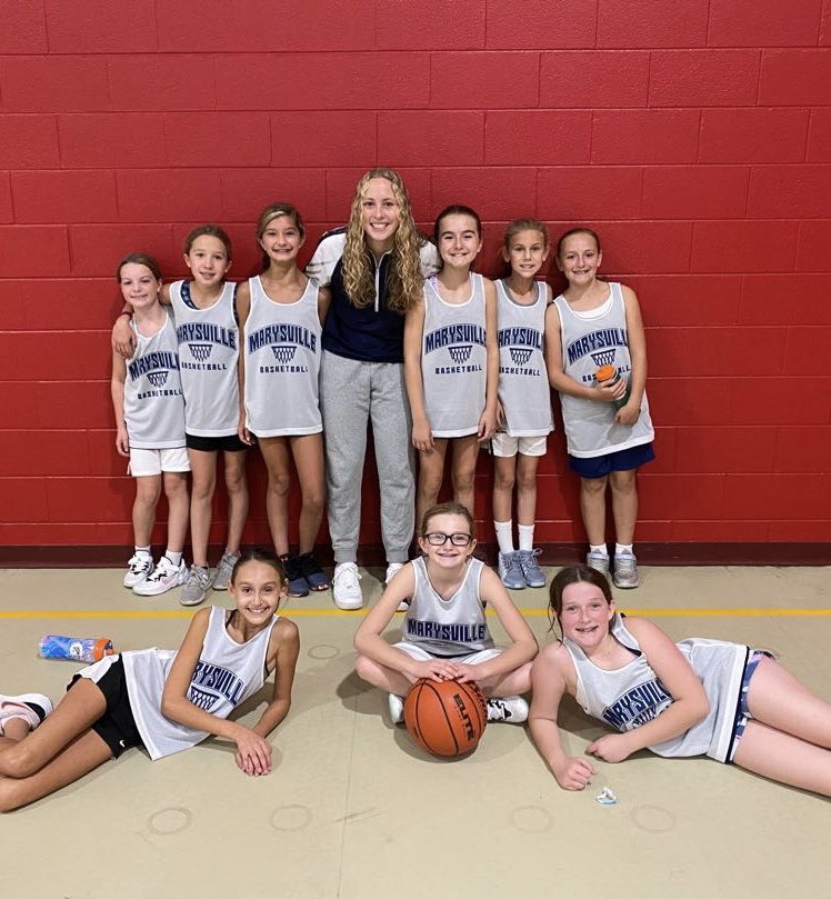 AngieCain16's tweet photo. Kaitlyn’s coaching 4th-6th graders in the sport she loves! I love that she’s making an impact with these future Viking hoopers! @kaitlyncain17 https://t.co/gi7b1e0IkC