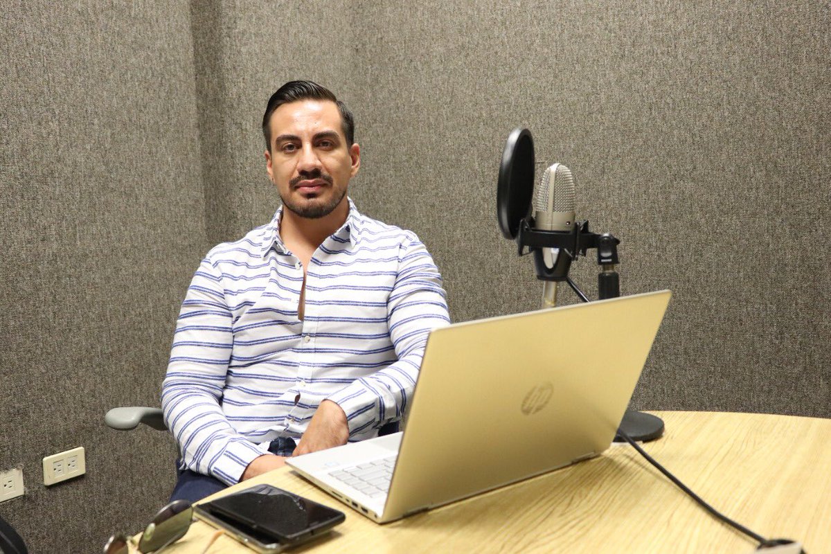 Mexicanos1oJal's tweet photo. “El enriquecimiento profesional a partir de las experiencias docentes es una herramienta para mejorar las prácticas educativas”,Mtro. Edwin Cruz.
Podcast #PresenteProfe Tema: Anecdotario docente 👇
📌 YouTube
https://t.co/5g10mJkb7D
📌 Spotify
https://t.co/7yxv8eGnRD https://t.co/u2UcDkYlCG
