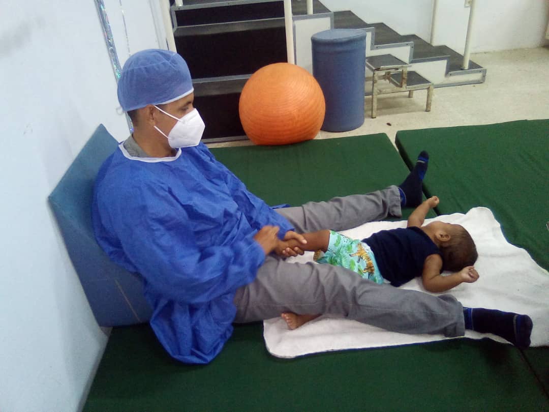 Cubacooperabol2's tweet photo. Los profesionales de la salud de Cuba se forman con una gran vinculación a la práctica, con humanismo y solidaridad. #ACubaPonleCorazón #HéroesDeLaSalud @cubacooperaven @AdanVillavicen5 @AnayansyPR @KeylerING https://t.co/lt2i8rs4zq