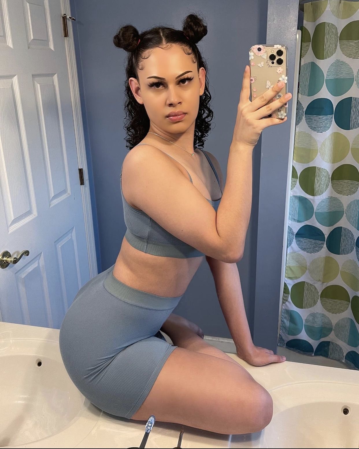 Sissylovesfeet👣 on Twitter: "RT @thickdiamond: I’m single & Looking for