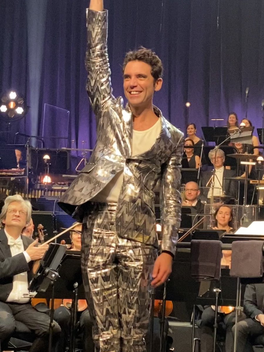 Devos_Isa's tweet photo. Just no words to describe all my feelings and emotions after this very 1st night of #MikaPhilarmonic ♥️♥️♥️
Wonder if tomorrow could even be better.
Thank you @mikasounds for this !!! And thank you @idafalkwinland @creepy_neighbour_max and #SimonLeclerc
You rock 🔥🙏🏻 https://t.co/aHwCIkz5zC
