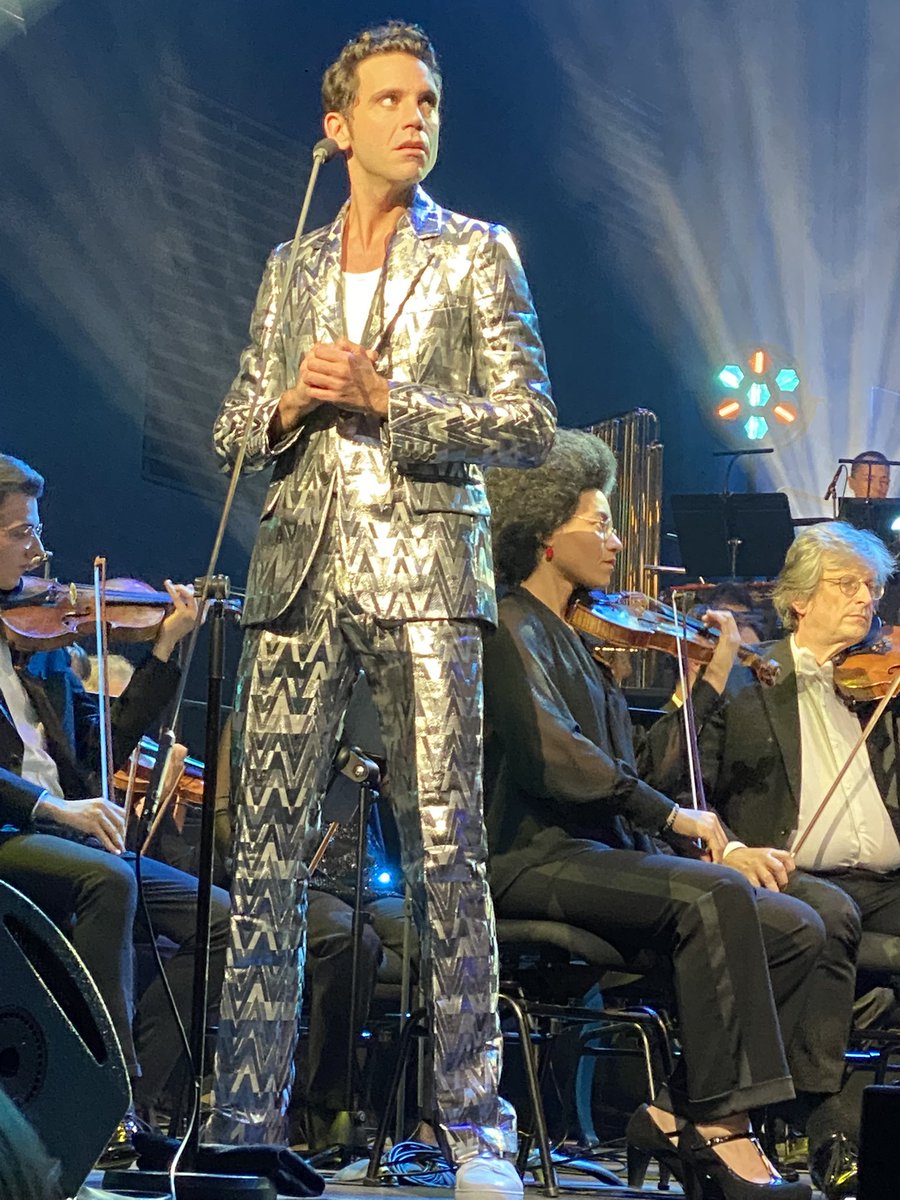 Devos_Isa's tweet photo. Just no words to describe all my feelings and emotions after this very 1st night of #MikaPhilarmonic ♥️♥️♥️
Wonder if tomorrow could even be better.
Thank you @mikasounds for this !!! And thank you @idafalkwinland @creepy_neighbour_max and #SimonLeclerc
You rock 🔥🙏🏻 https://t.co/aHwCIkz5zC