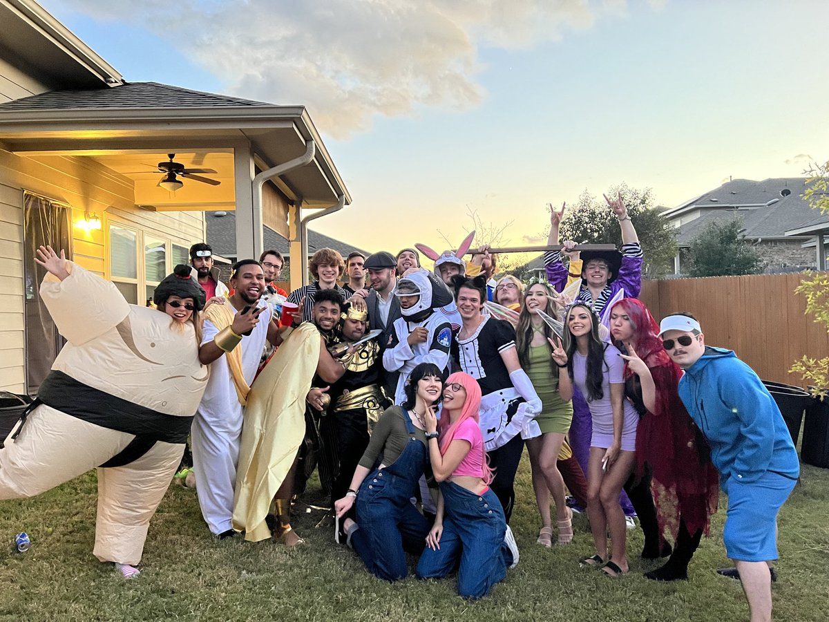 TheAustinHouse's tweet photo. glad to have everyone out to The Austin House 😈 https://t.co/vxFJGuMmuh