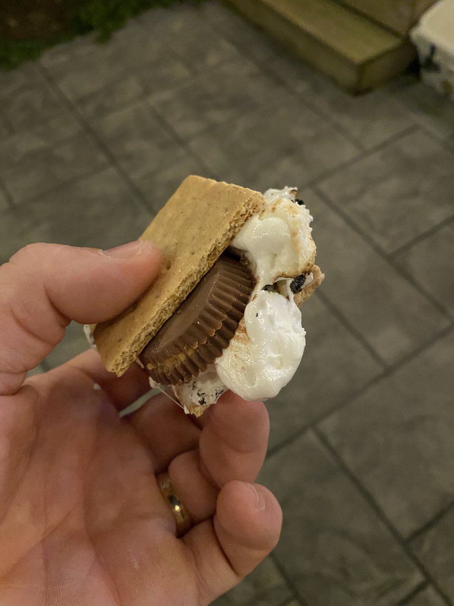 hlong73's tweet image. Half Reese’s, half cookies and cream Hersheys S’more. #BackInTheLab