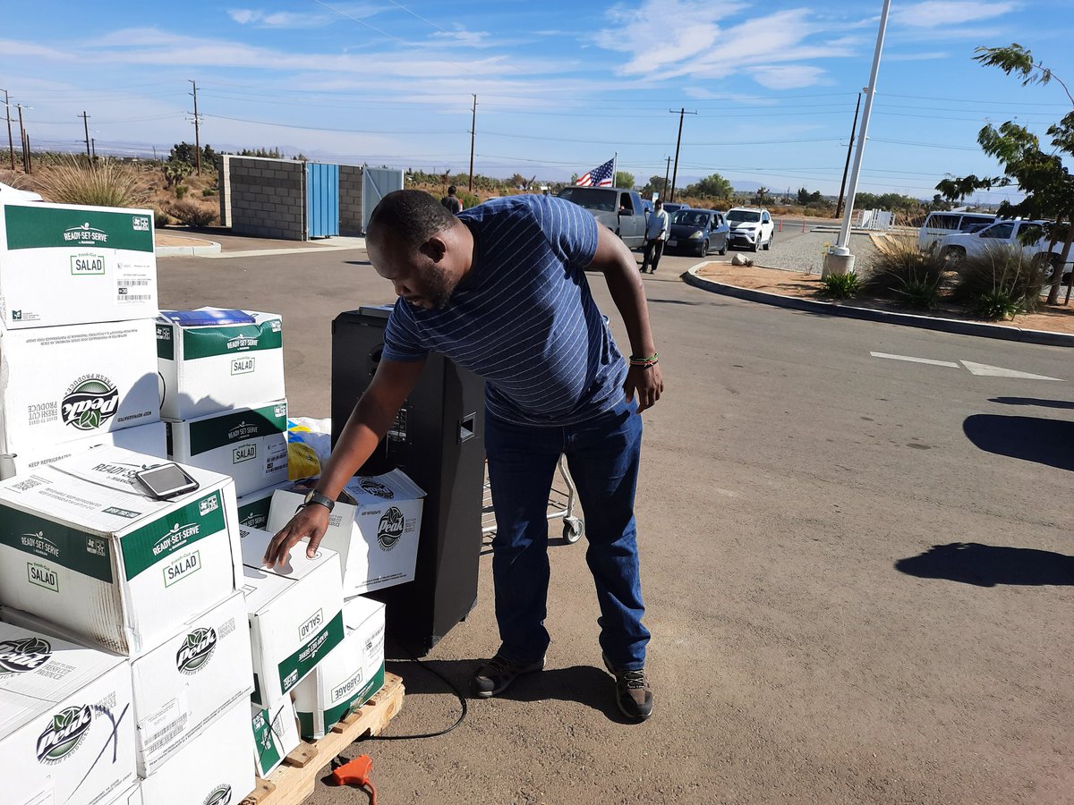 atofler's tweet photo. It's a great privilege and an honour to have the experiences and opportunities that I do to meet extraordinary Americans right across this country who share a great #GenerosityOverGreed spirit and to participate in this feeding programme for local communities in California. https://t.co/nLWSBiWOUH