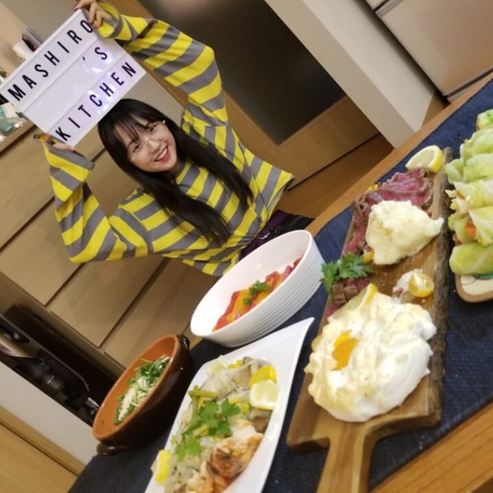 (💜🍡) fact about Ⓜ️ashiro 🍡
  ตอนที่เด็กๆ kep1er ย้ายเข้าหอพักแล้วทุกคนไม่ต้องกลัวว่าเด็กๆจะกินอะไรนะคะ! เพราะเรามีเชฟคุณมาชิโระอยู่ทั้งคน ᕕ( ᐛ )ᕗ 👍🏻
#Kep1er #坂本舞白 #mashiro #มาชิโระ #사카모토마시로 #SakamotoMashiro