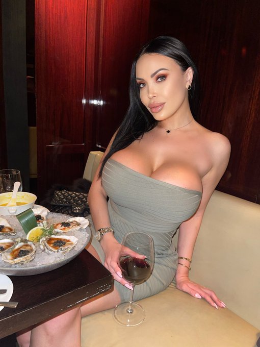 Lovely Dinner ?? https://t.co/lFJKIbfjoI