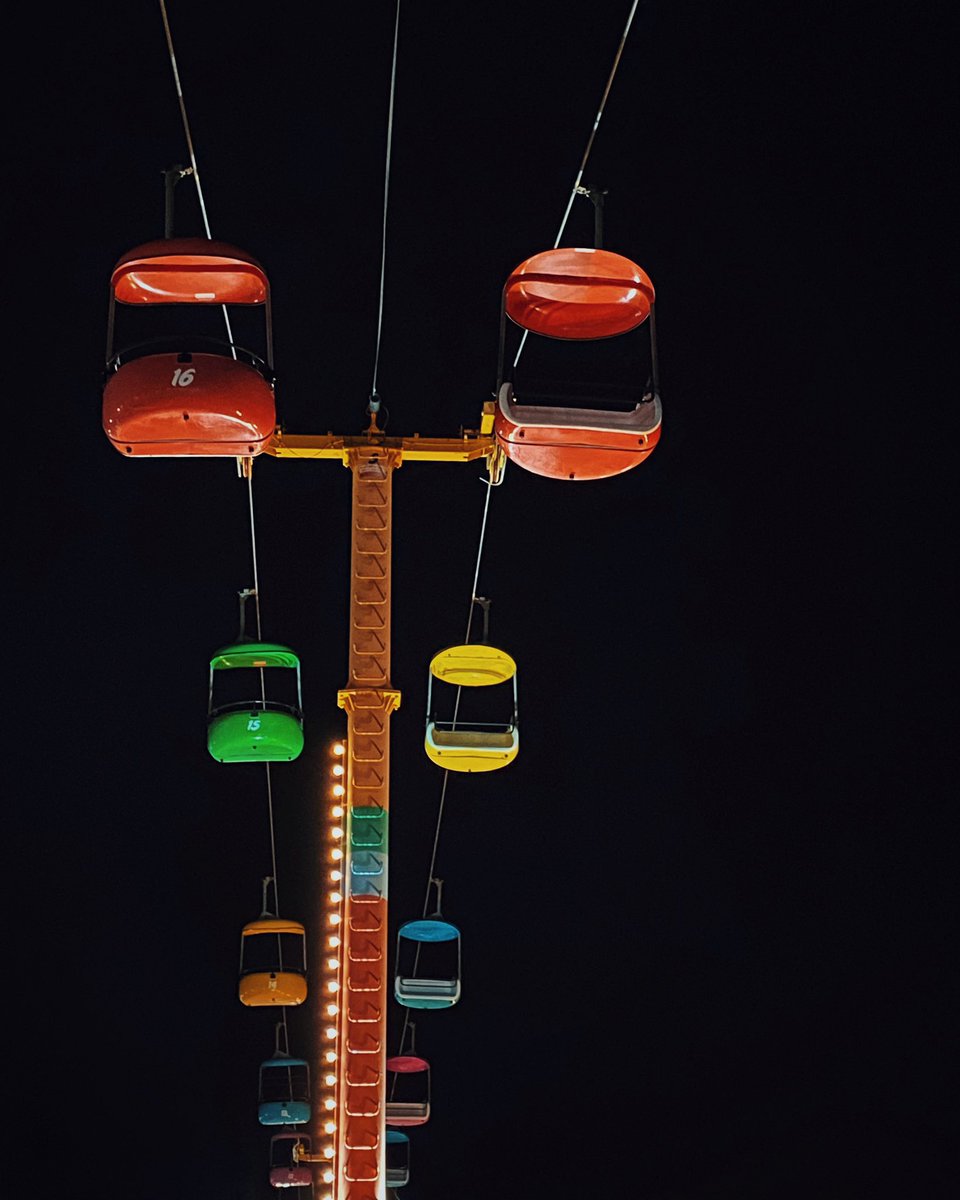 The Boardwalk at night is pretty special ✨🎢🚡
#BeachBoardwalk #SantaCruz #SkyGlider