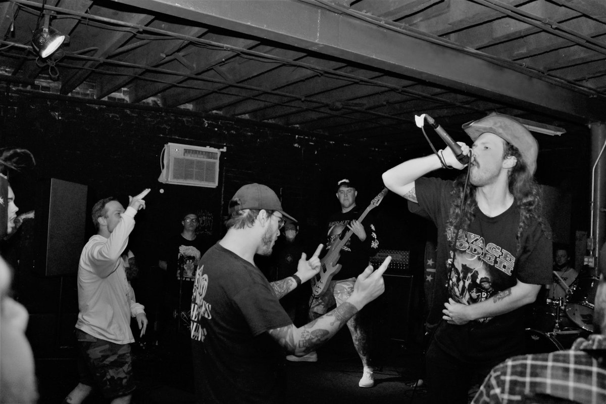 Evansville last week with the mighty Constraint and Gates 2 Hell 

This one goes out to all of the flip phones in the pit 📟📟📟