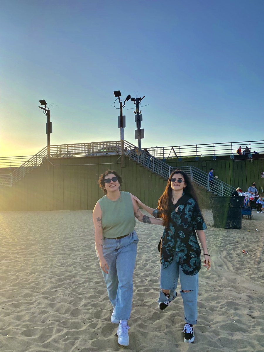 AndreaOlivieri_'s tweet image. Me fui en llanto y no dejé de abrazarla ni un solo segundo. 
Al fin estaba nuevamente en casa. 
Jamás había sido tan feliz, jamás he estado tan enamorada en mi vida. Crecemos y crecemos juntas todos los días. 
Es mi película de amor.