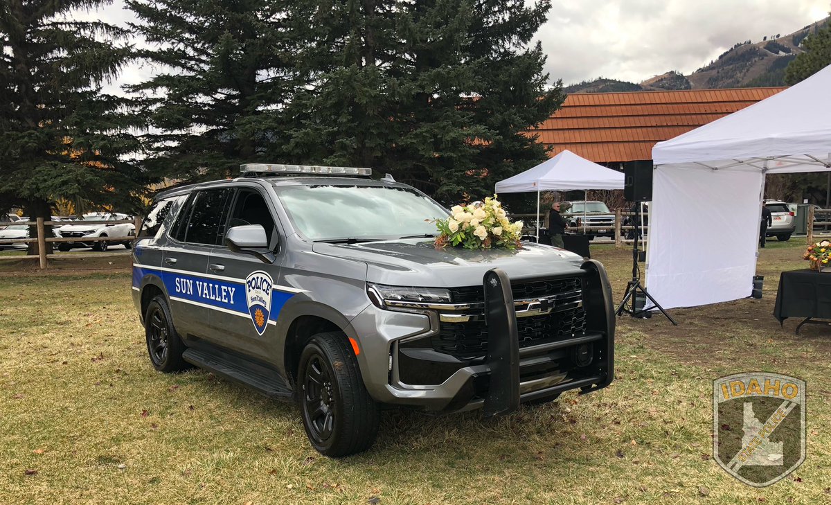 ISPHeadquarters's tweet photo. Sincere condolences to the family of Sun Valley Police Chief Mike Crawford. Members of the Idaho State Police were honored join those paying tribute today to his 30+ years of service to the people of Sun Valley. 
Thank you for your service, Chief. We have the watch. #RestInPeace https://t.co/6wz4TP8lh6
