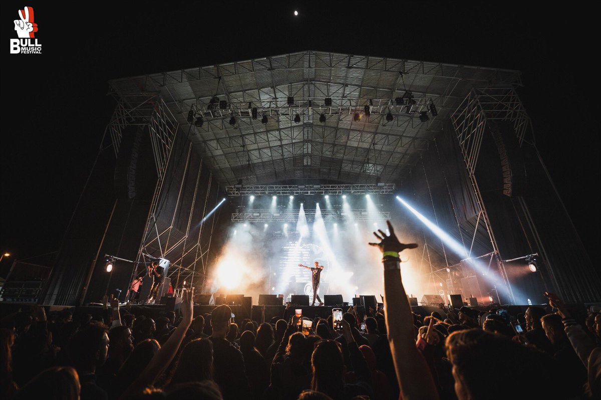 festbullmusic's tweet photo. Ese Bull enamorado de la luna. 🌝✌️
📸 @JM_Grimaldi
#BullMusic #BullMusicFestival #BullMusicDays #conciertosengranada #granadavibra #ayaxyprok https://t.co/ofMe0cNpHf