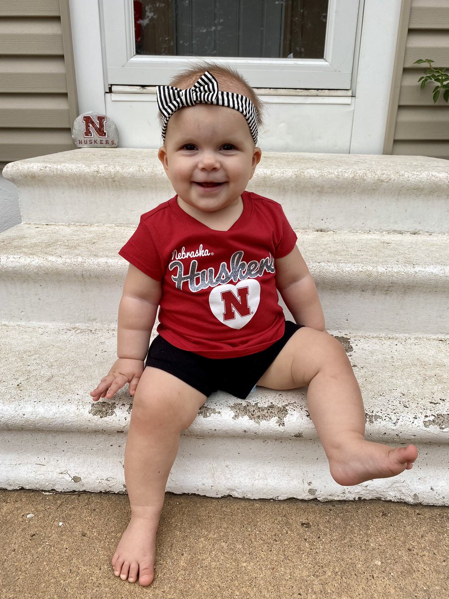 Chels_French's tweet photo. 🔴⚪️GBR! Henley loves watching the Huskers! #B1GBlockParty @Huskervball https://t.co/Hl8ojSZBoA