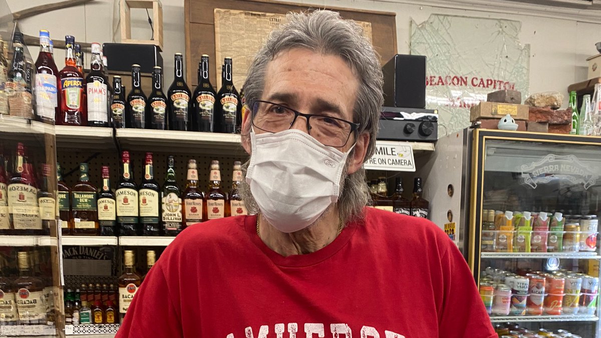 ZHUOHUANG8's tweet photo. Experiencing the #COVID19 is hard for everyone. But #Boston corner grocery stores found they didn't suffer that much as they expected. <https://t.co/yXQL9fmx9i>#Bostonlocalnews #ECJR #JR103 @beenasarwar https://t.co/Qi6IxcHXgd