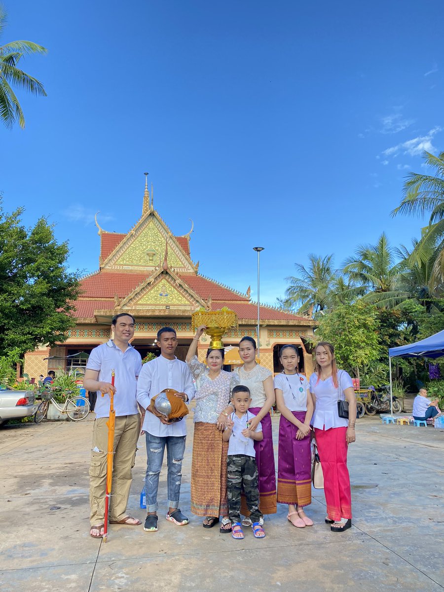 LongVannak2's tweet photo. with my family at the pagoda  Sdeung Chey village in kathinitean day https://t.co/DS0b3PNvNu