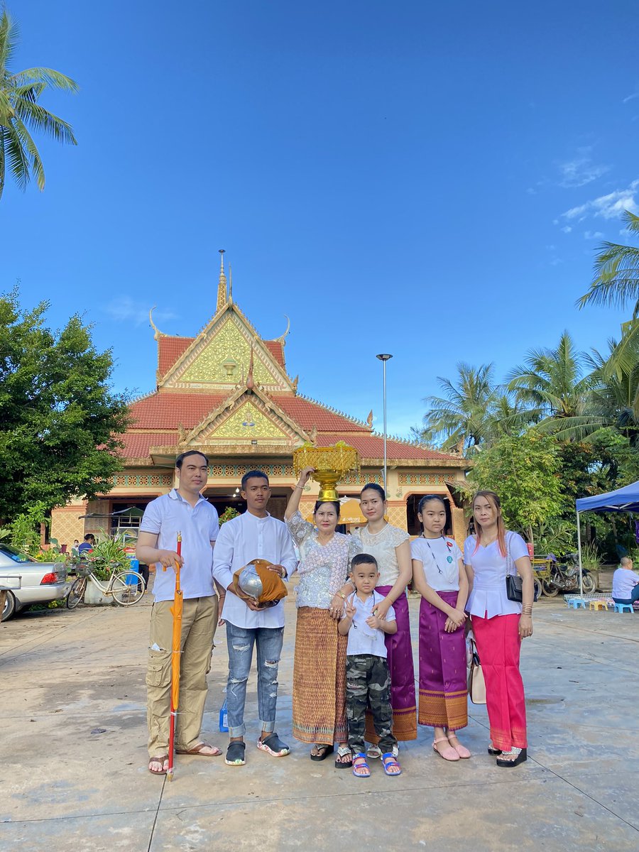 LongVannak2's tweet photo. with my family at the pagoda  Sdeung Chey village in kathinitean day https://t.co/DS0b3PNvNu