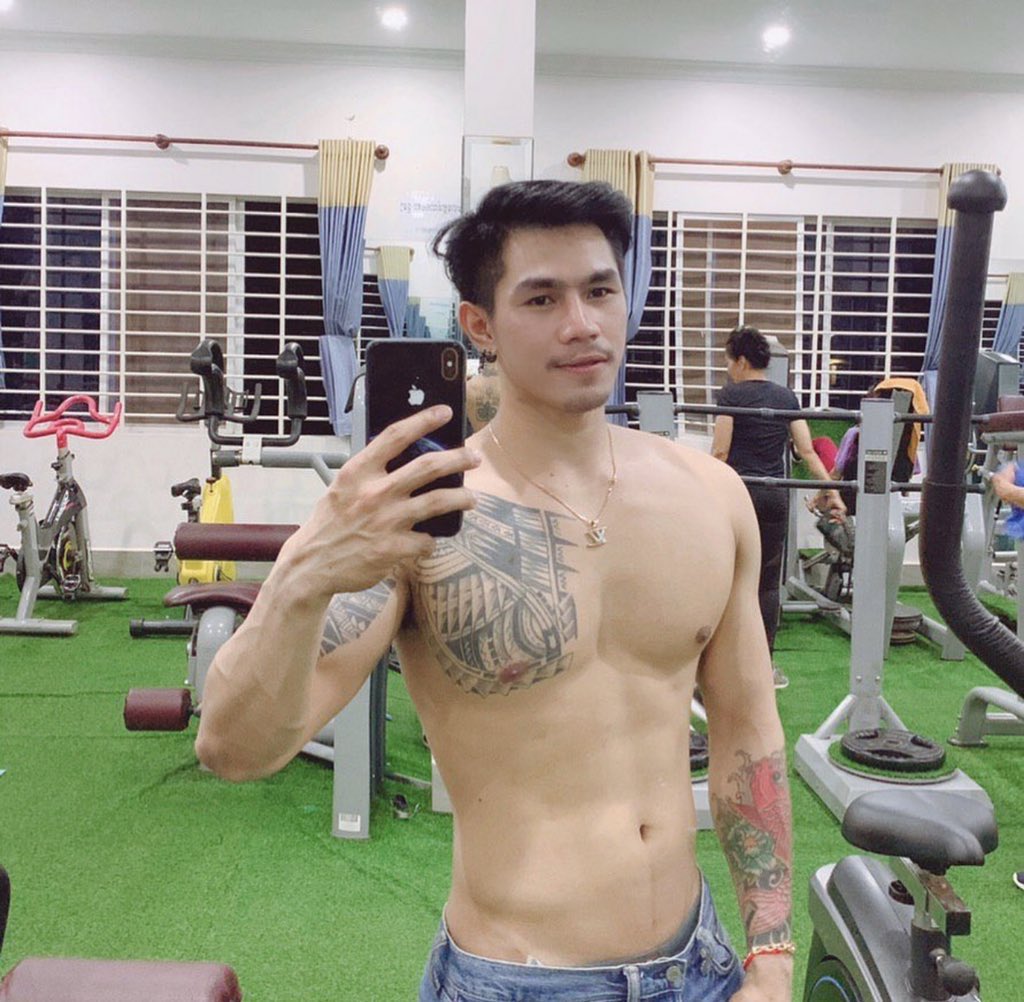 plock_guy's tweet photo. ធំវែងកោងទៀត 😝 https://t.co/NNBA3o8LZG