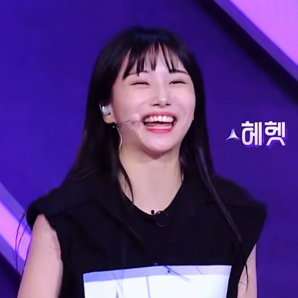seoyoungeunpics's tweet photo. when youngeun reaches the peak of happiness: https://t.co/dweFA1cu74