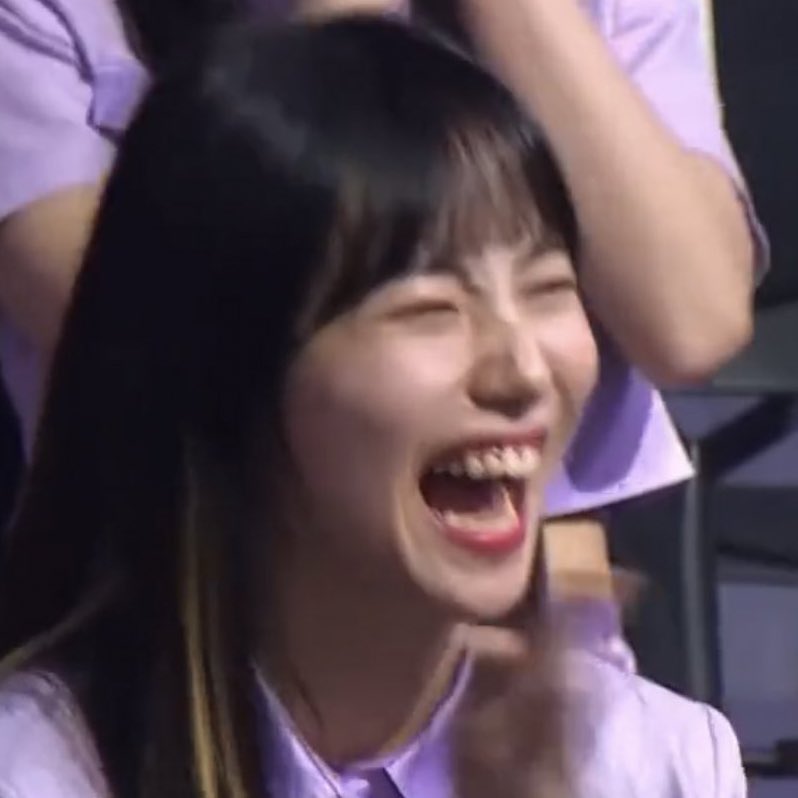 seoyoungeunpics's tweet photo. when youngeun reaches the peak of happiness: https://t.co/dweFA1cu74