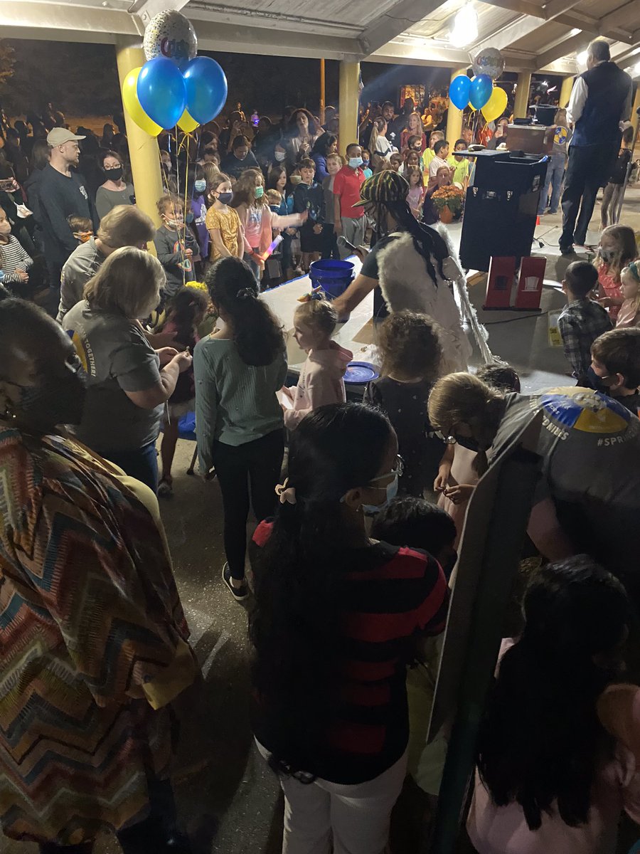 TracySpain8's tweet photo. #25YearsStrong was celebrated last night with our Springer Community! Again, we proved to be #springerstrong & #StrongerTogether! @HenricoSchools @TheParkSPESelem https://t.co/vEra3tOTPJ