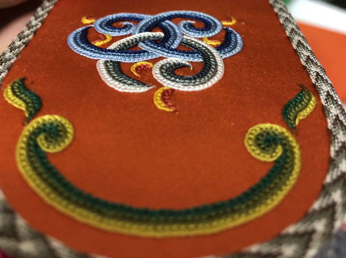 Намайг дагавал буцаагаад даганааа🤗🤗
чадах ядахаараа урласан зүйлээ дэлгэдэг шүү 🤩🤩