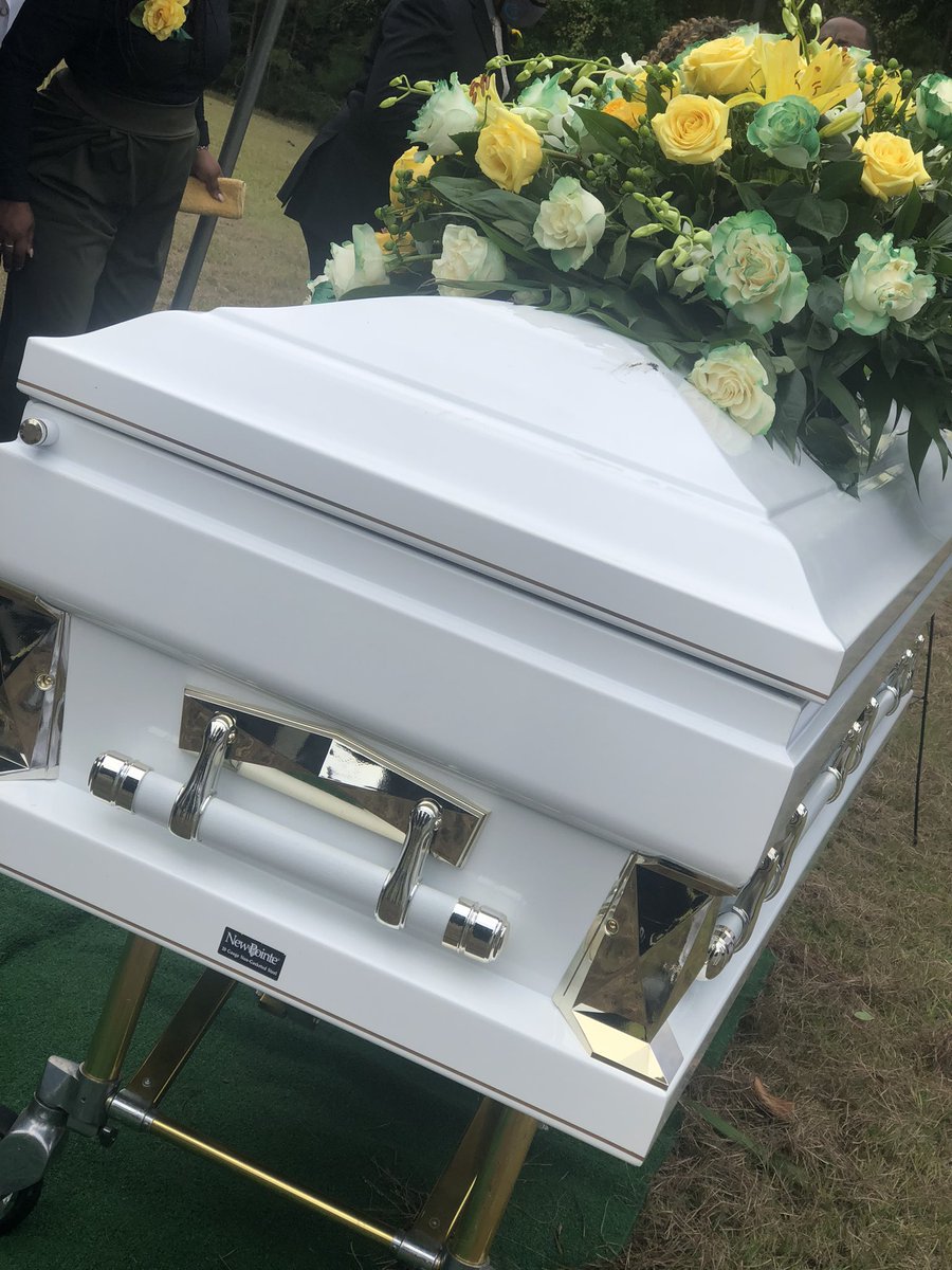 Mrshifty77327's tweet photo. 💔10-14-21🕊 Love u 4ever Granny 💚 https://t.co/1snU4Jh1tY
