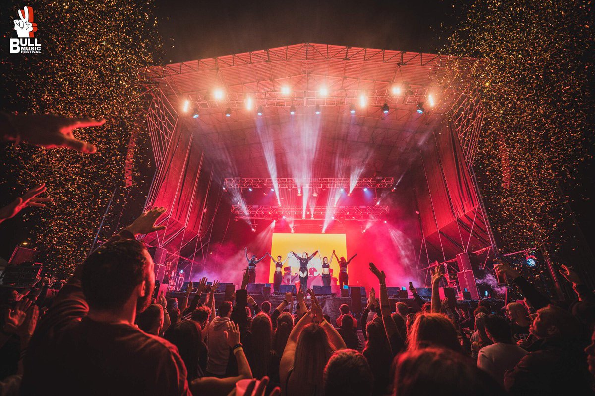 festbullmusic's tweet photo. ¡Gracias a todos por una noche inolvidable! ✨✌️🙌
¿Os habéis pedido el lunes? 🤪
📸 @JM_Grimaldi
#BullMusic #BullMusicFestival #BullMusicDays #conciertosengranada #granadavibra https://t.co/7D34Vu6Z9Q