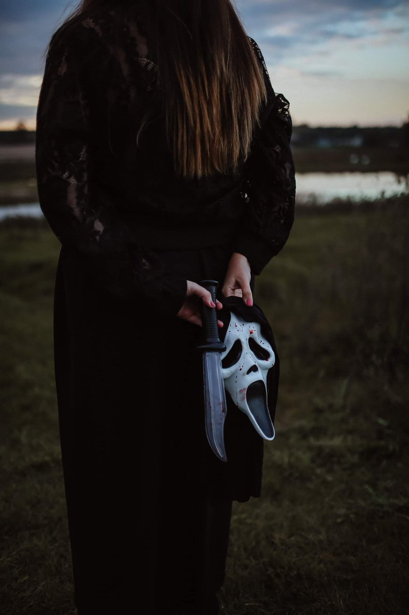 stephmashour's tweet photo. “No, please don't kill me, Mr. Ghostface, I wanna be in the sequel!” https://t.co/tF9JyJsWzv
