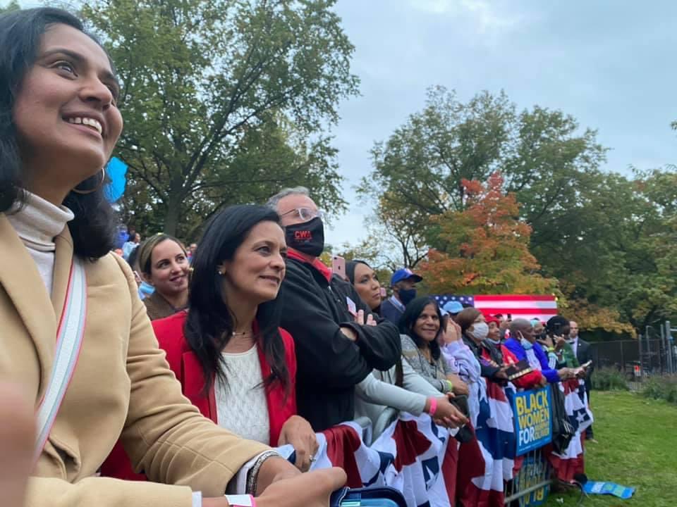 rupandemehta's tweet photo. Ahhh what a day! So up close to 44♥️

#dontboovote #njforward #wewontgobackwithjack #vote #philmurphy #sheilaoliver #newjersey #gardenstate #brickcity #barackobama #number44 #potus https://t.co/6jPaucqmHt
