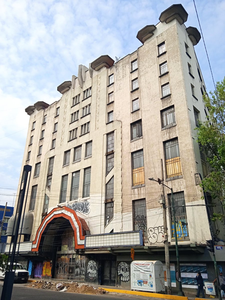 GuerreroPuma_'s tweet photo. Baia, baia...
Siento que estoy frente a un fantasma.
#EdificioErmita https://t.co/iy7EWdwzJV