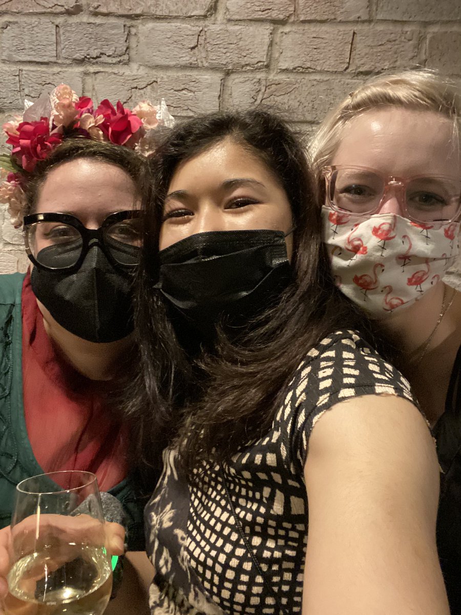 reniwamoto's tweet photo. tfw you have friends #SirensRedCarpet #Sirens21 @saintburns @JoEatsFood @KimberlyBlack https://t.co/ZJggQvvItg