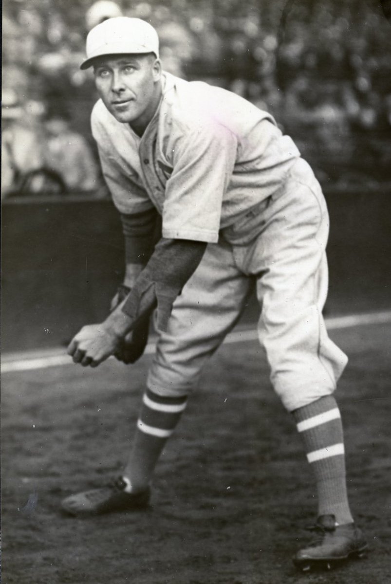 AlexCheremeteff's tweet photo. Philadelphia Athletics left-handed pitcher Rube Walberg warms up prior to a start. (Note the tattered left sleeve!)

Shibe Park
Philadelphia, PA
1930

Walberg was a favorite target of Babe Ruth. The Bambino took "Rube" deep 17 times during his career.

#Mackmen #MLB https://t.co/ambGpFxCxv
