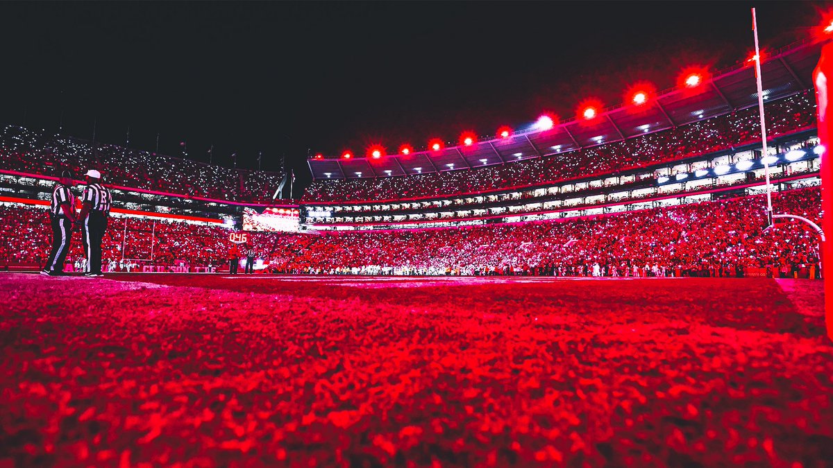 AlabamaFTBL's tweet photo. 🔴 All of the lights 🔴

#BamaFactor #RollTide https://t.co/tvEHOKJLml
