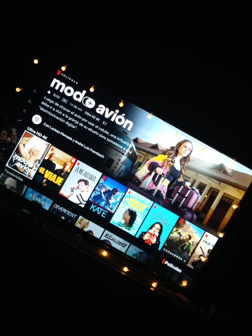 Hablame de planazo y te tiro &eacute;sta portadita... Noche de #Netflix con ella, #porrito y para bajonear #Snacks<a href="/tag/netflix"class="tags"><span>#netflix</span></a><a href="/tag/snacks"class="tags"><span>#snacks</span></a><a href="/tag/porrito"class="tags"><span>#porrito</span></a>