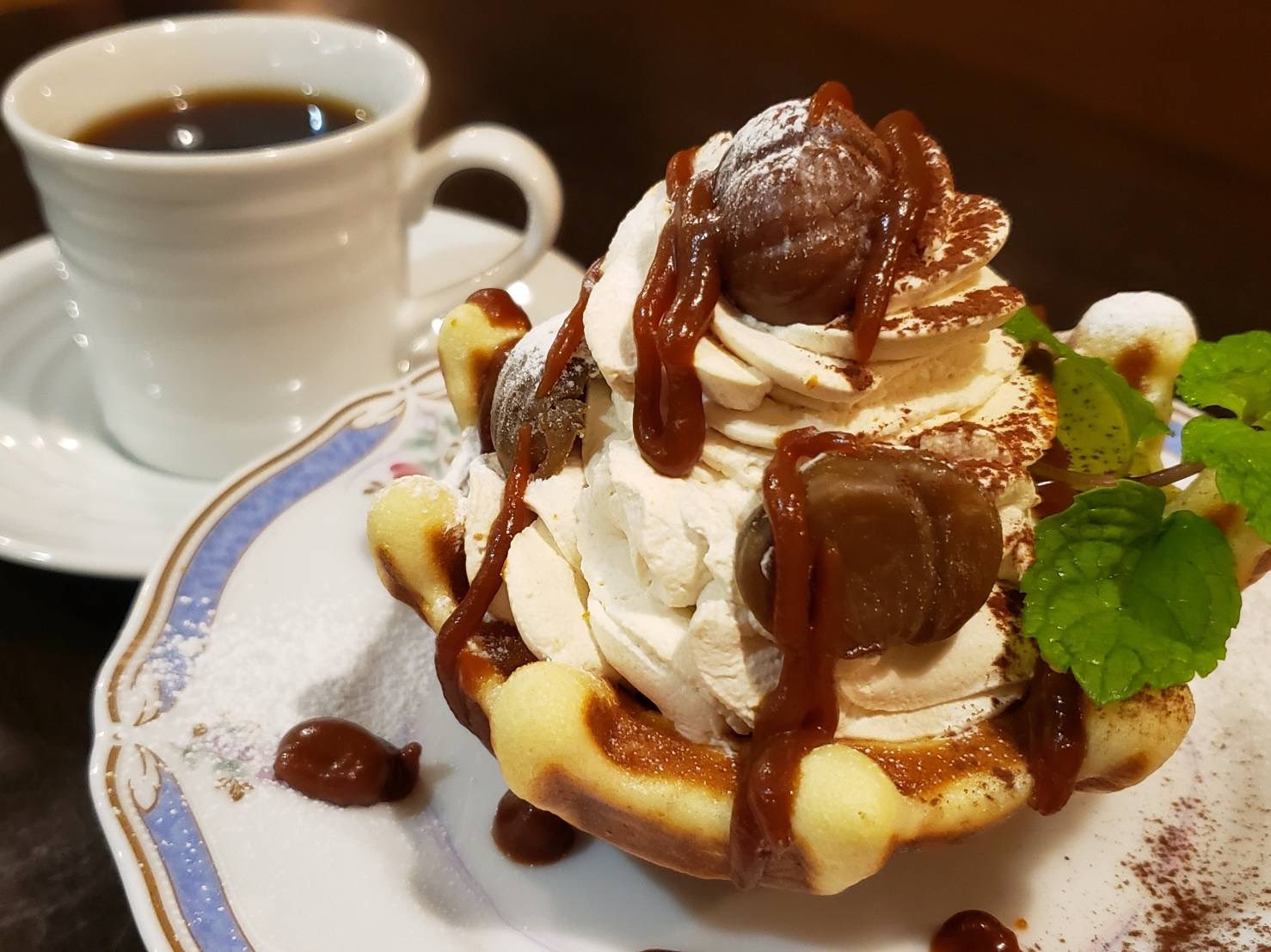 Cafe豊三 器に見立てたワッフル の上に手作りカスタードプリン を忍ばせマロンクリームで仕上げております こちらの スイーツにブレンドコーヒー もしくは紅茶をお付けしてのセットとなります 本日限定特別メニューです 限定30食 岐阜カフェ Cafe豊三 器に見立てたワッフル の上に手作りカスタードプリン を忍ばせマロンクリームで仕上げております こちらの スイーツにブレンドコーヒー もしくは紅茶をお付けしてのセットとなります 本日限定特別メニューです 限定30食 岐阜カフェ