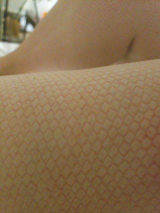 This is what happens when you have thicc thighs and calves, and wear a thigh garter and fishnet thigh<a href="/tag/clip"class="tags"><span>#clip</span></a>