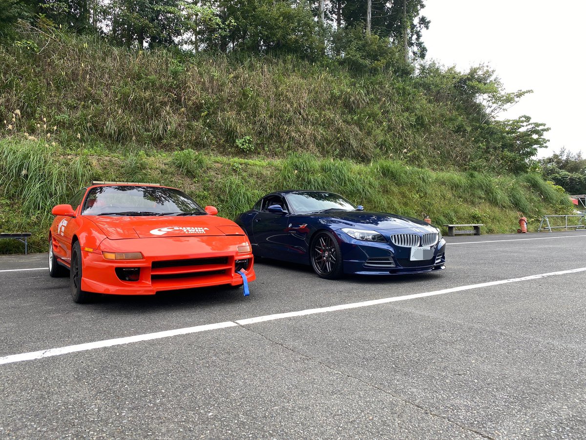jerev_car's tweet photo. 鈴鹿ツインサーキットのセーフティーカーと共に🚗🚗🚗🌬
@suzukatwin
#鈴鹿ツインサーキット #セーフティーカー #bmw #z4 #e89 #35i #mr2 #車 #車好き #車好きな人と繋がりたい https://t.co/DVED0340PX