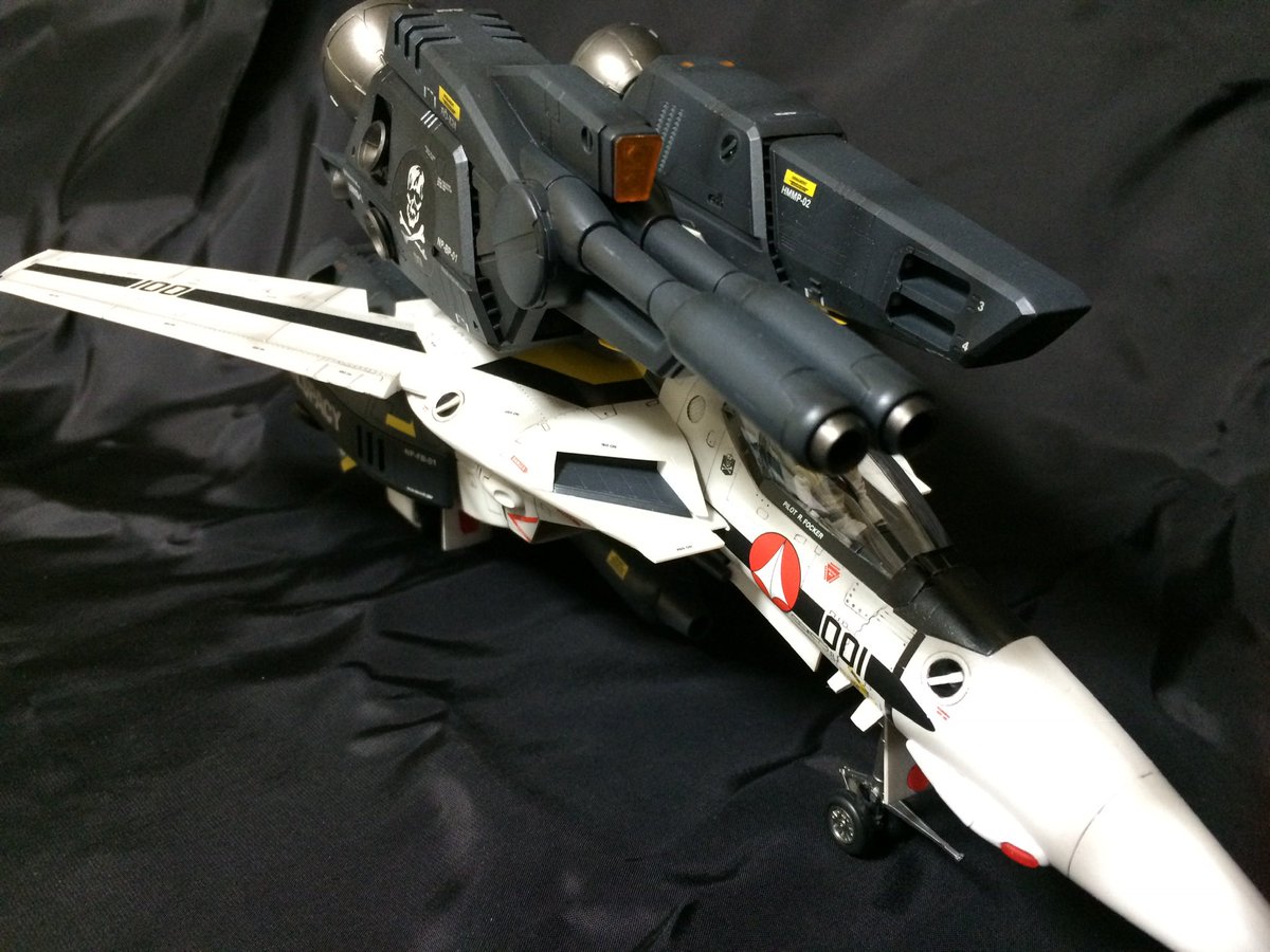 vsbt3's tweet photo. 「I LOVE M」のVF-1祭りは
久しぶりのコイツ出します。
昨日引っ張り出したら頭と足取れてたので修理してましたw
#モデラーズフェスティバル2021
#モデフェス
#ILOVEM
#マクロスモデラーズ https://t.co/uo1IlQzIfe