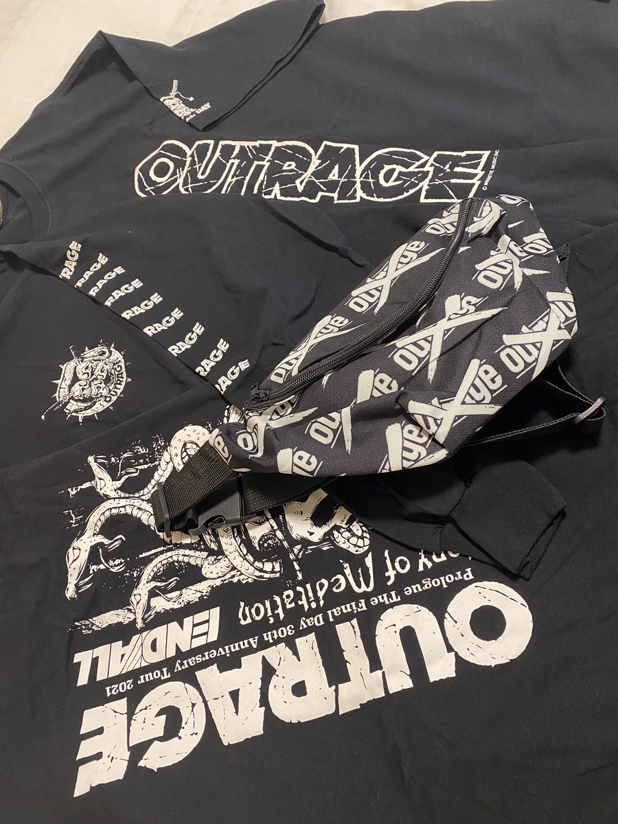 935Sin's tweet image. 私にとって雲の上の存在のレジェンド達と飲み交わす日が来るなんて。ずっと好きで良かった。
雲の上の存在が、会えるアイドルと化した夢のような時間を過ごしてしまったので、もう死むかもしれないけど、渋谷のライブがあるから、まだ生きる!
91年復刻版ロンTフラゲ!
ライブ最高でした。
#OUTRAGE