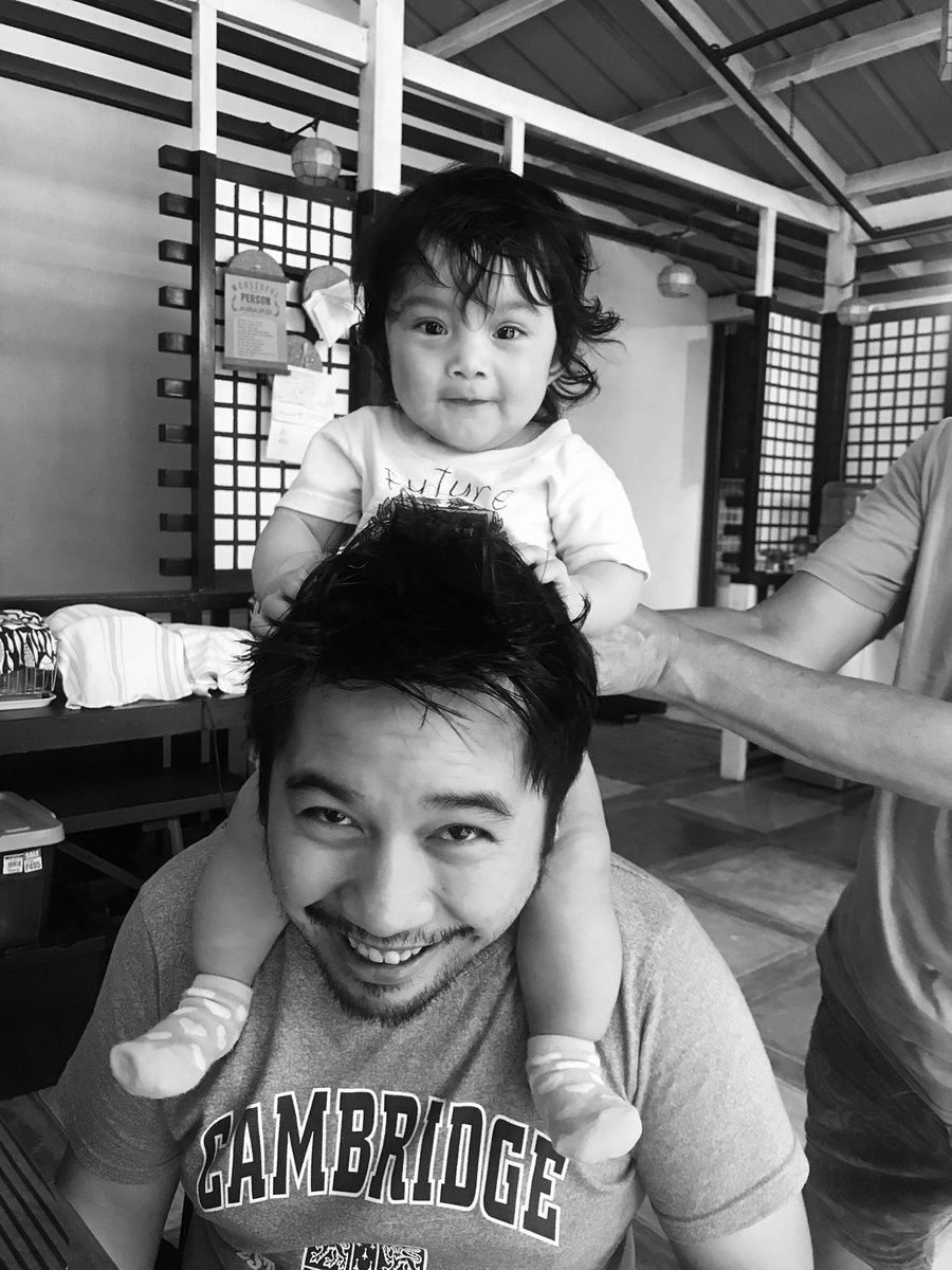 RenzoGuinto's tweet photo. “#TitoDoc, let me give you a haircut - like my hair! 😜😜😜” - #Baobao

#Throwback #BlackAndWhite #ILoveMyNiece #Family #NinongDuties #Sunday https://t.co/vz0RpCDvuB